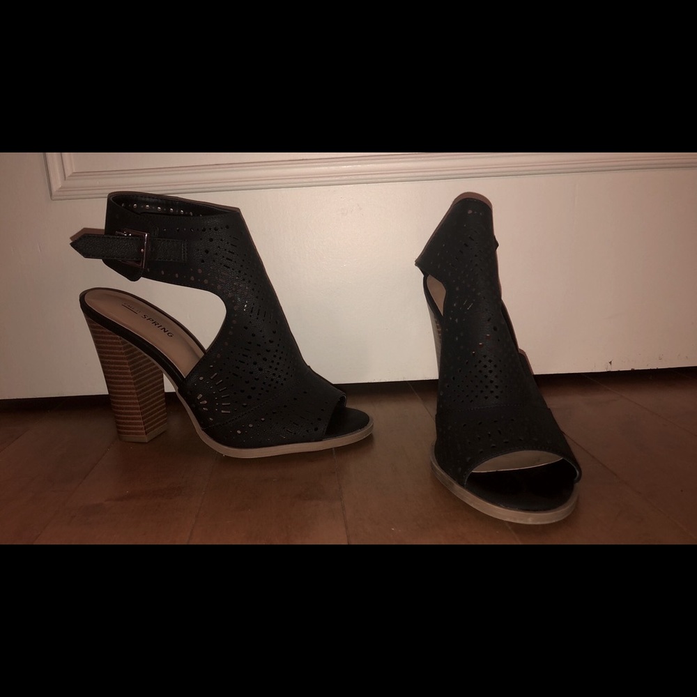 High heel shoes size 7